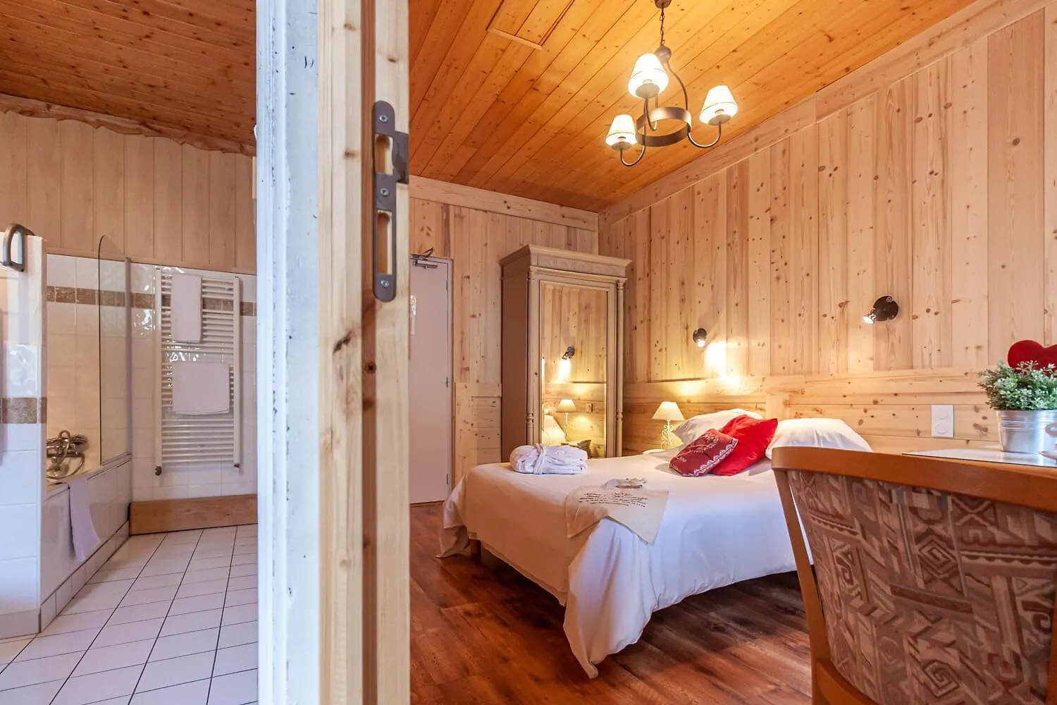 ***  Hotel L'Hermitage Брид-Ле-Бэн Франция